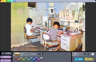 コンピュータ, テーブル, 座る, 部屋 が含まれている画像

自動的に生成された説明